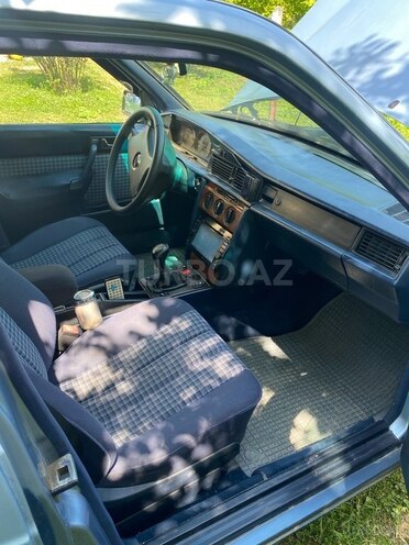 Mercedes 190 1992, 300,000 km - 2.0 l - Zaqatala