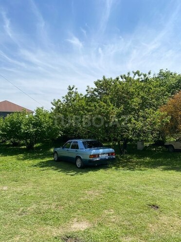 Mercedes 190 1992, 300,000 km - 2.0 l - Zaqatala