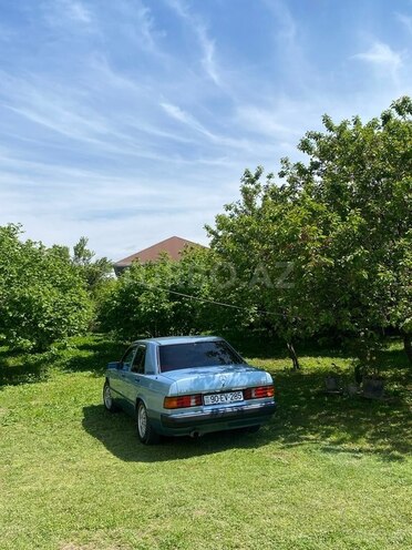 Mercedes 190 1992, 300,000 km - 2.0 l - Zaqatala