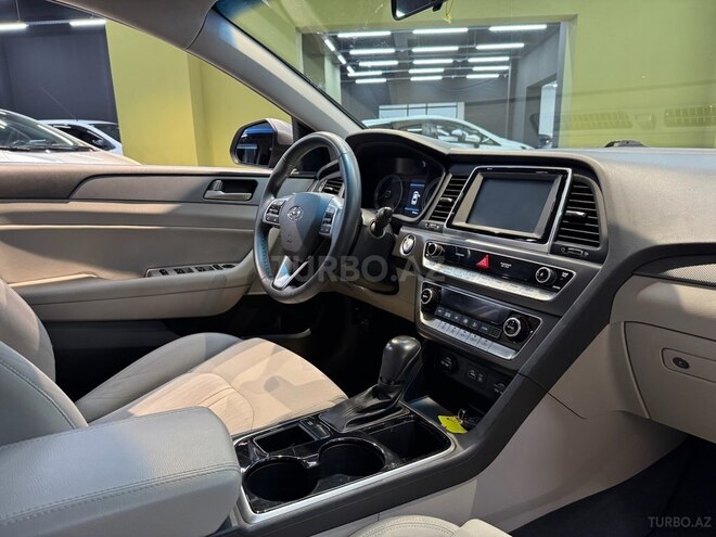 Hyundai Sonata-14