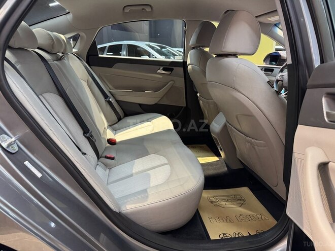 Hyundai Sonata-12
