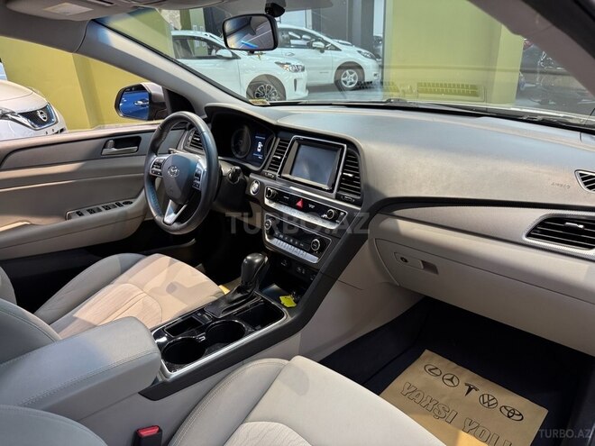 Hyundai Sonata-13