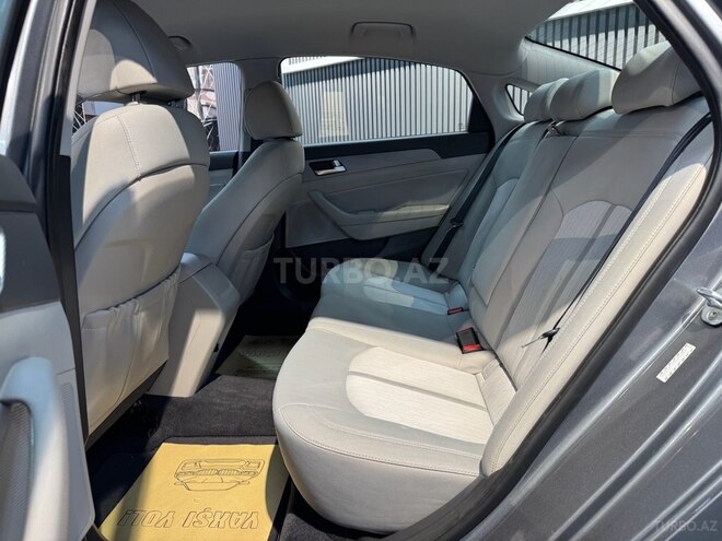 Hyundai Sonata-17