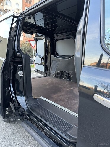 Ford Transit Connect-9