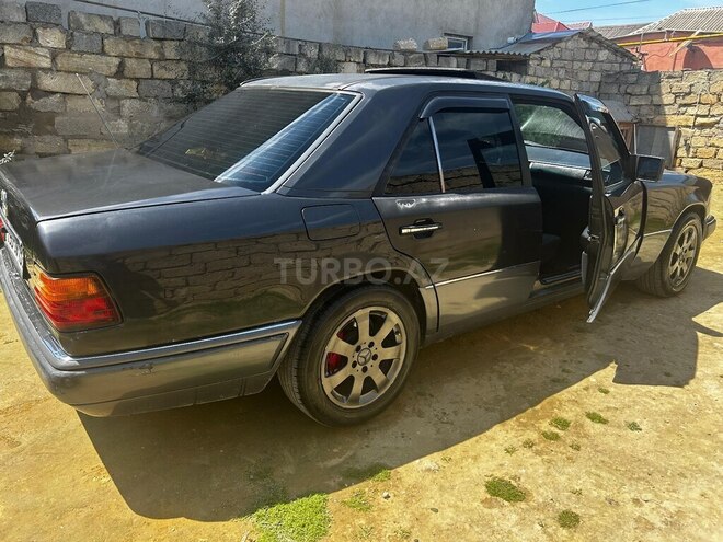 Mercedes E 220 1995, 100,000 km - 2.2 l - Bakı