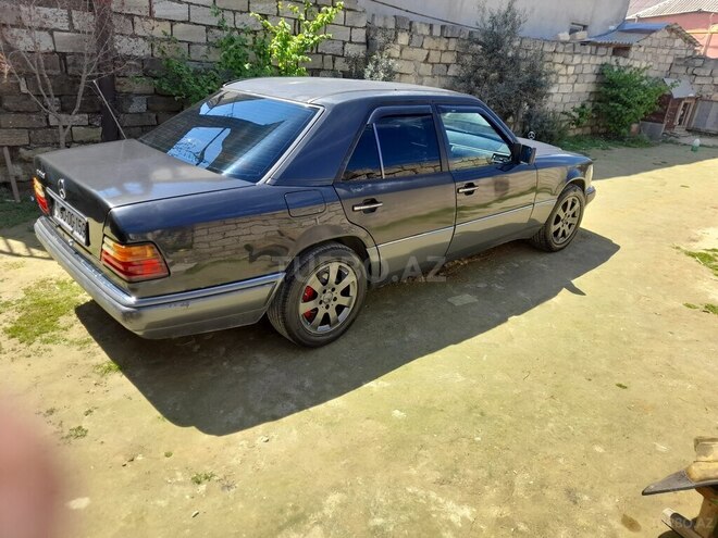 Mercedes E 220 1995, 100,000 km - 2.2 l - Bakı