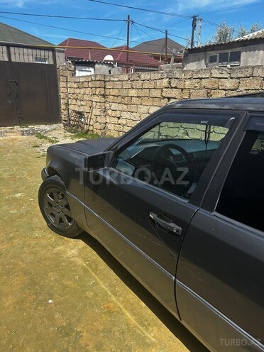 Mercedes E 220 1995, 100,000 km - 2.2 l - Bakı