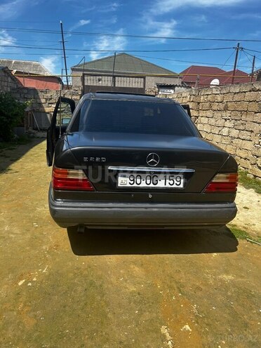 Mercedes E 220 1995, 100,000 km - 2.2 l - Bakı