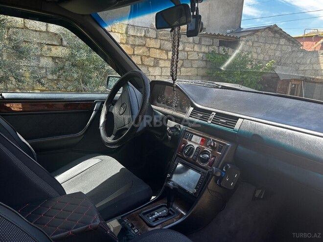 Mercedes E 220 1995, 100,000 km - 2.2 l - Bakı