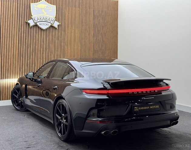 Porsche Panamera-6