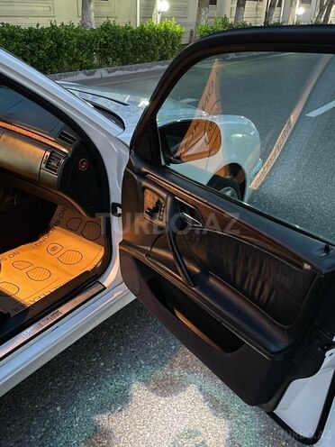 Mercedes E 320 2000, 280,000 km - 3.2 l - Bakı