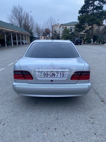 Mercedes E 320 2000, 299,200 km - 3.2 l - Bakı
