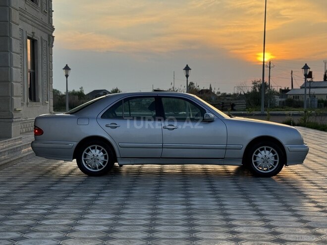 Mercedes E 240 2000, 168,000 km - 2.4 l - Saatlı