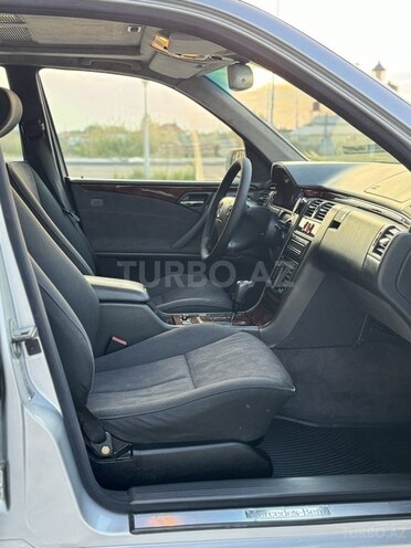 Mercedes E 240 2000, 168,000 km - 2.4 l - Saatlı