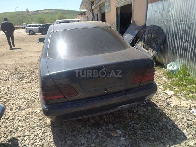 Mercedes E 220 d 2001, 660,000 km - 2.2 л - Şamaxı