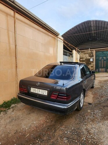 Mercedes E 220 d 2001, 256,000 km - 2.2 l - Bakı