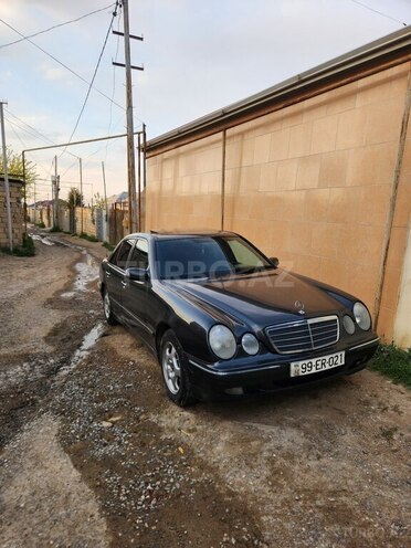 Mercedes E 220 d 2001, 256,000 km - 2.2 l - Bakı