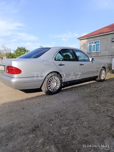 Mercedes E 240 1998, 65,600 km - 2.4 l - Bakı