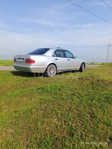 Mercedes E 240 1998, 65,600 km - 2.4 l - Bakı
