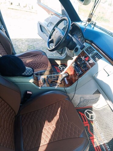 Mercedes E 240 1998, 65,600 km - 2.4 l - Bakı