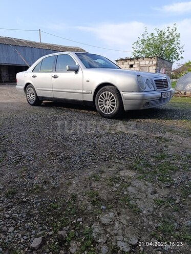 Mercedes E 240 1998, 65,600 km - 2.4 l - Bakı