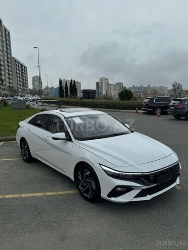 Hyundai Elantra-1