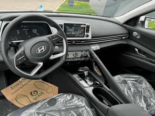 Hyundai Elantra-3