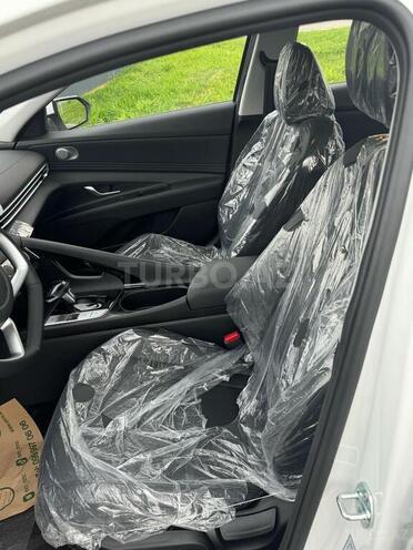 Hyundai Elantra-4