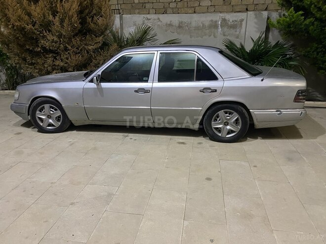 Mercedes E 220 1995, 560,000 km - 2.2 l - Bakı