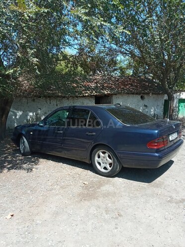 Mercedes E 220 d 1998, 568,700 km - 2.2 l - Ucar