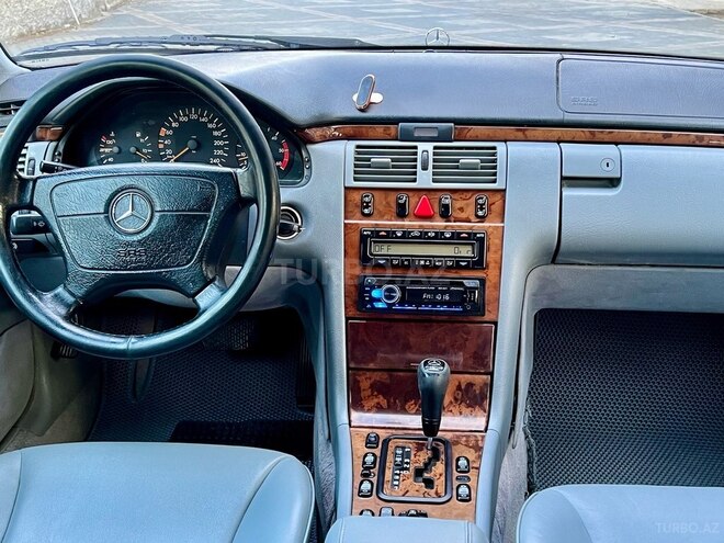 Mercedes E 220 d 1999, 420,145 km - 2.2 l - Bakı