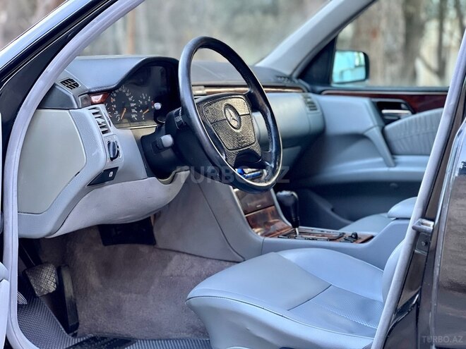 Mercedes E 220 d 1999, 420,145 km - 2.2 l - Bakı