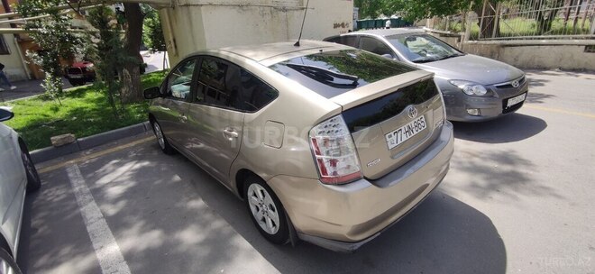 Toyota Prius-4