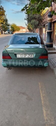 Mercedes E 220 1993, 300,000 km - 2.2 l - Gəncə