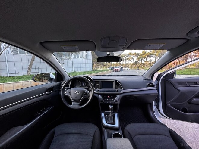 Hyundai Elantra 2017, 130,000 km - 2.0 l - Bakı