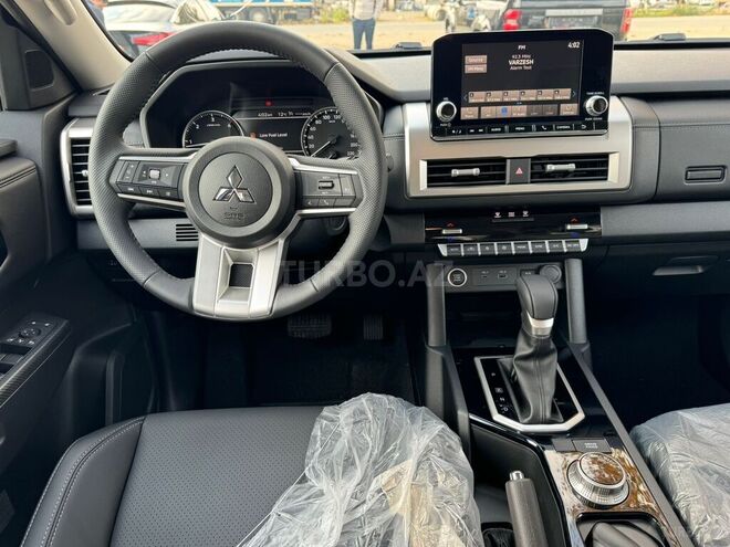 Mitsubishi L200-14