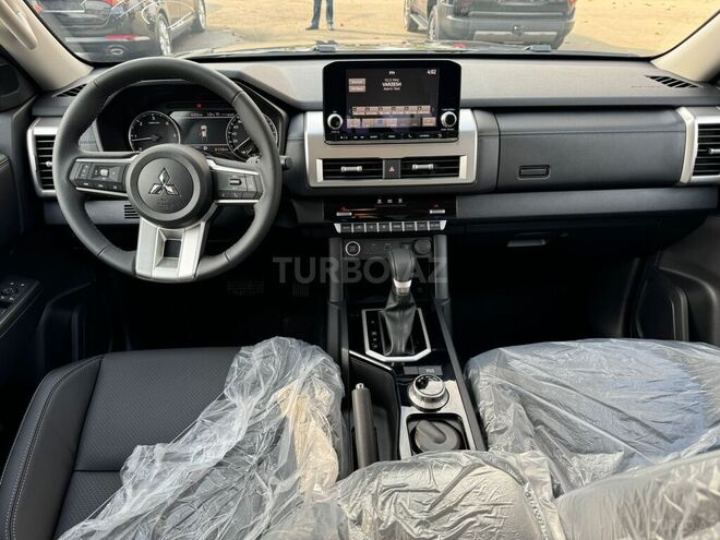Mitsubishi L200-13