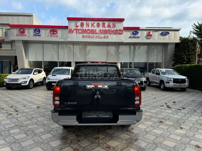 Mitsubishi L200-6