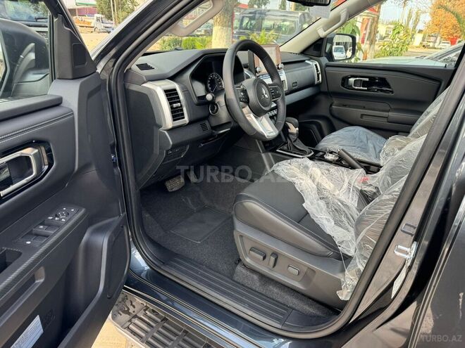 Mitsubishi L200-10