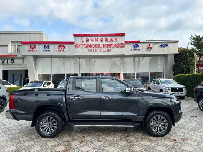 Mitsubishi L200-9