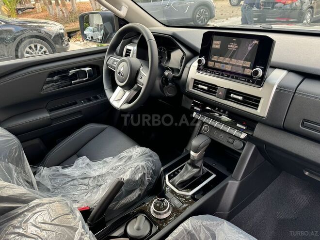 Mitsubishi L200-17