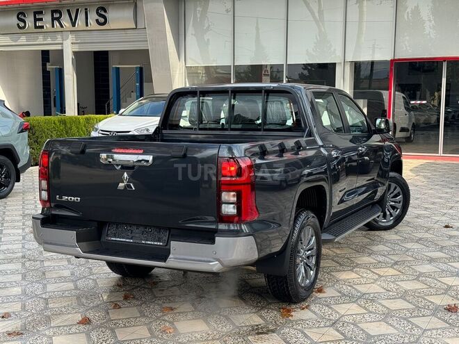 Mitsubishi L200-7