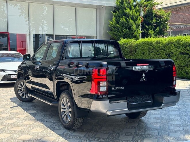 Mitsubishi L200-8