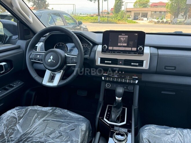 Mitsubishi L200-11