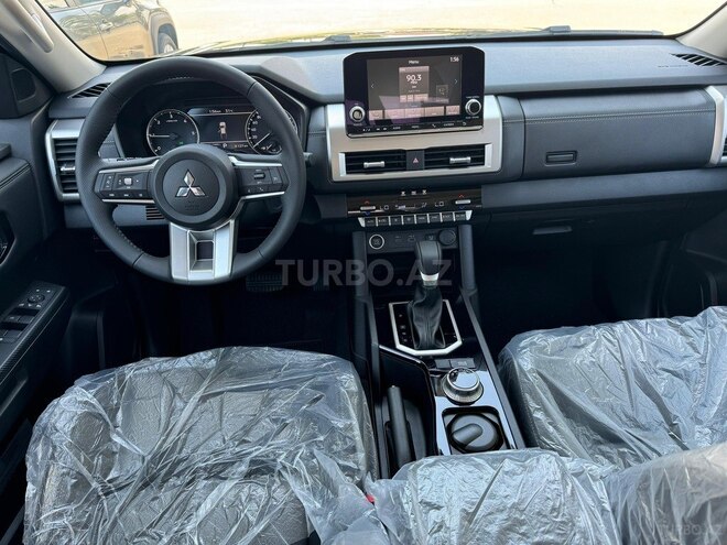 Mitsubishi L200-10