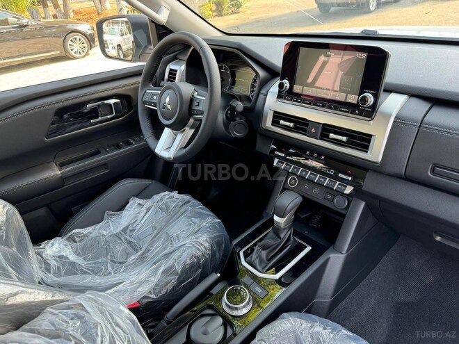 Mitsubishi L200-18