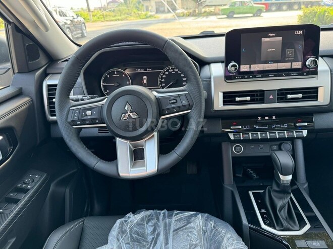Mitsubishi L200-12