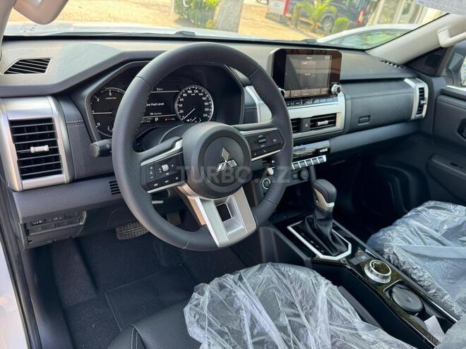 Mitsubishi L200-9