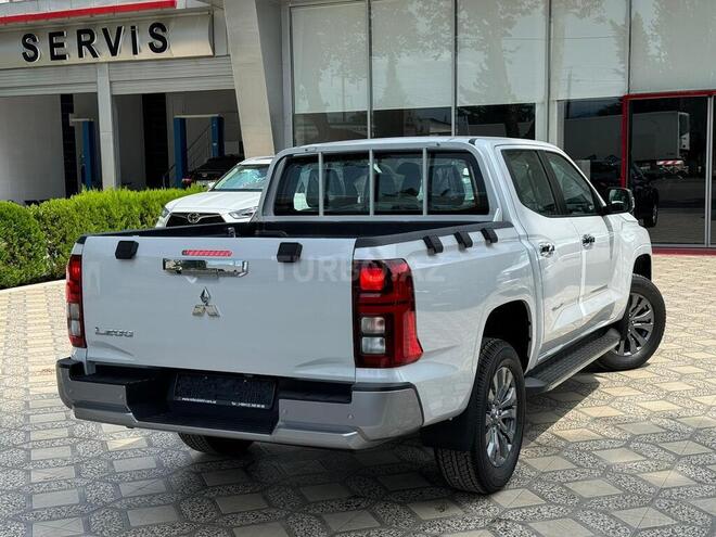 Mitsubishi L200-7