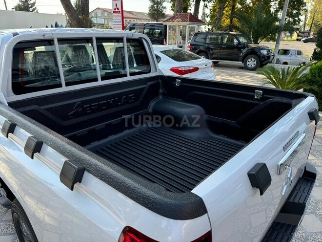 Mitsubishi L200-14